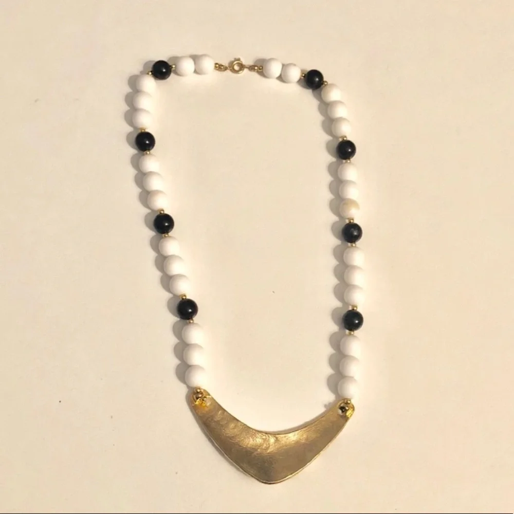 Liz Claiborne Black and White Necklace
